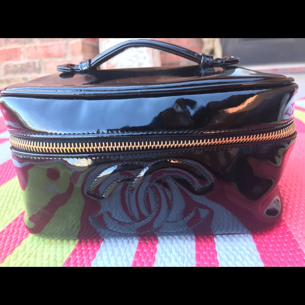 🔥Auth CHANEL Patent Leather CC Charm Cosmetic Bag